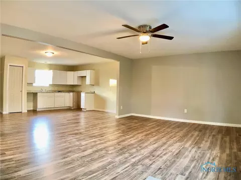 1203 Upton Ave, Toledo, OH 43607 photo 2