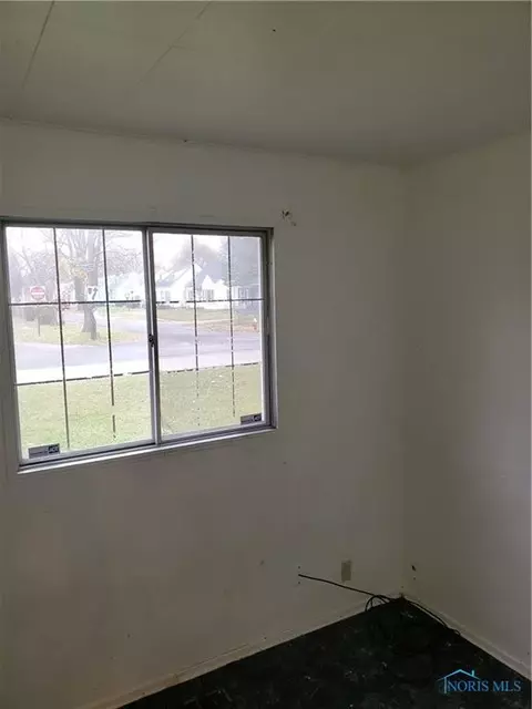 435 Clifton Blvd, Toledo, OH 43607 photo 5