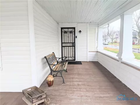 404 E Butler St, Bryan, OH 43506 photo 6