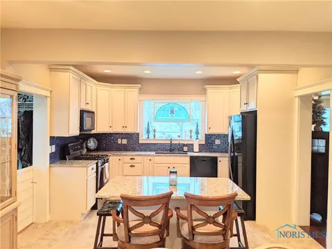 404 E Butler St, Bryan, OH 43506 photo 9