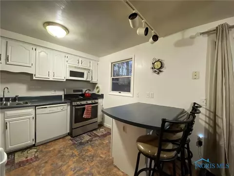 4306 Foxchapel Rd, Toledo, OH 43607 photo 7