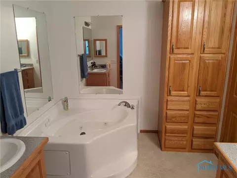 612 Gregory Dr, Fayette, OH 43521 photo 2