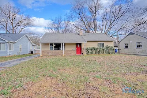 214 Dickens Dr, Toledo, OH 43607 photo 1