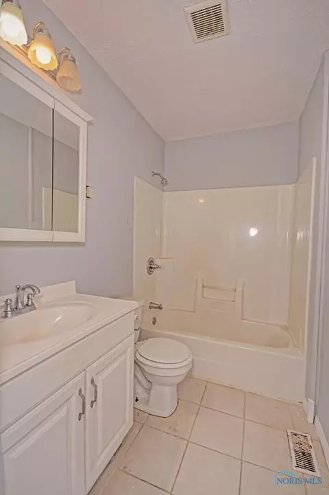 214 Dickens Dr, Toledo, OH 43607 photo 4