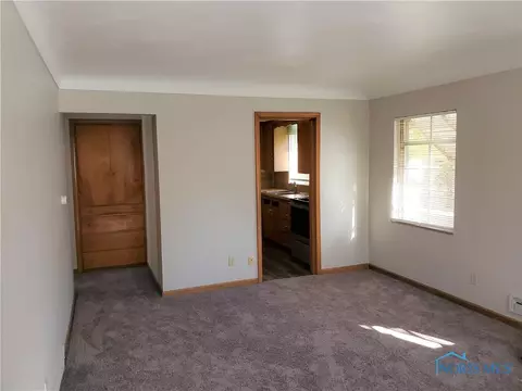 1940 Berdan Ave, Toledo, OH 43613 photo 2