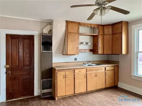 704 E Mulberry St, Bryan, OH 43506 photo 3