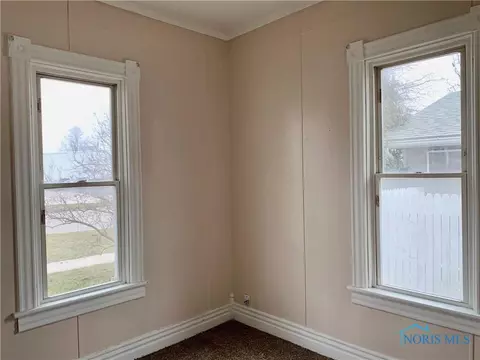 704 E Mulberry St, Bryan, OH 43506 photo 8