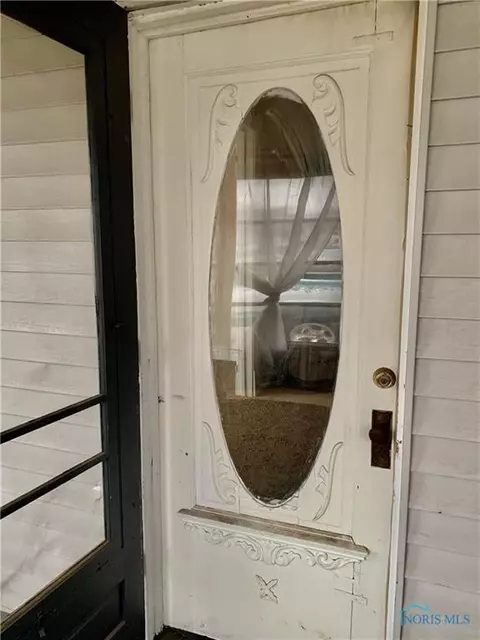 704 E Mulberry St, Bryan, OH 43506 photo 2