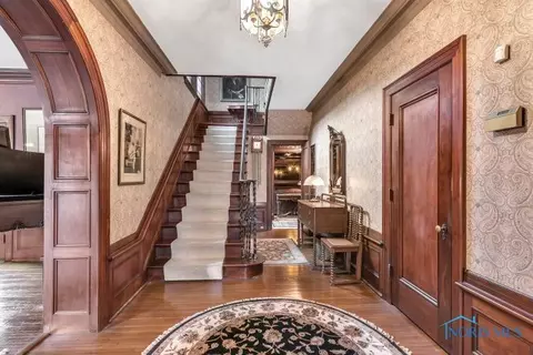 2160 Mount Vernon Ave, Toledo, OH 43607 photo 9