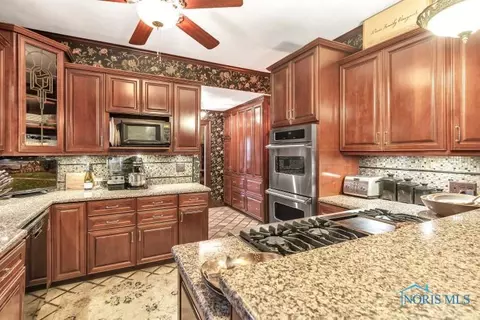 2160 Mount Vernon Ave, Toledo, OH 43607 photo 16