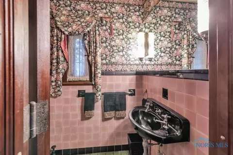 2160 Mount Vernon Ave, Toledo, OH 43607 photo 23