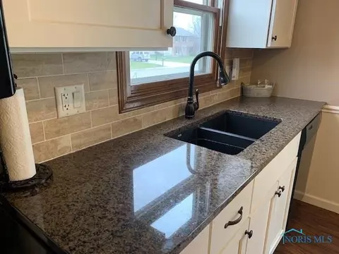 525 Wesley Ave, Bryan, OH 43506 photo 9