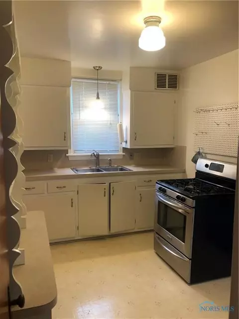 921 Searles Rd, Toledo, OH 43607 photo 6