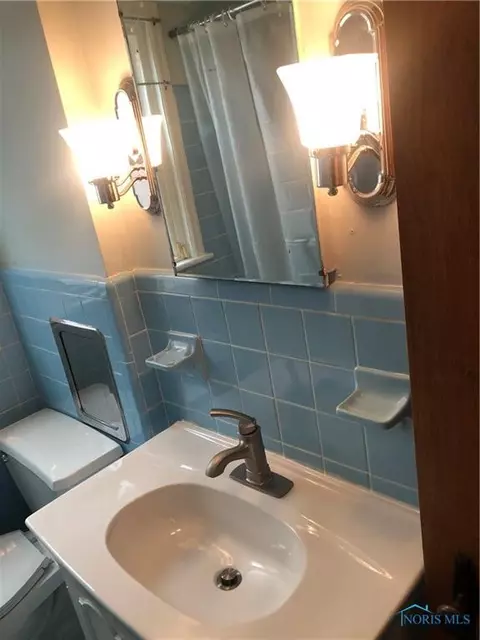 921 Searles Rd, Toledo, OH 43607 photo 8