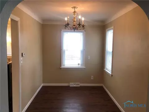 921 Searles Rd, Toledo, OH 43607 photo 5