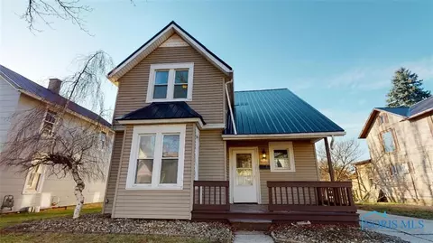 406 Park St, Willard, OH 44890 photo 2