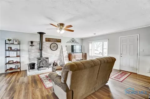 212 E Walnut St, Van Buren, OH 45889 photo 4