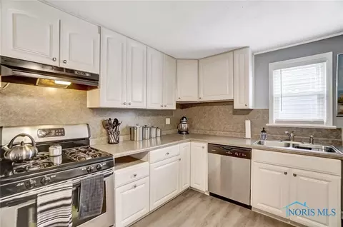 212 E Walnut St, Van Buren, OH 45889 photo 9