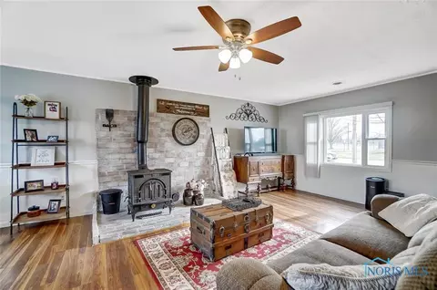 212 E Walnut St, Van Buren, OH 45889 photo 5