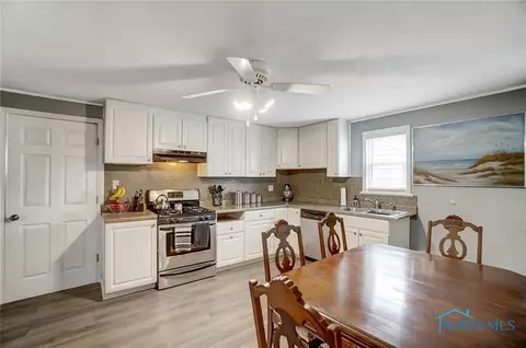 212 E Walnut St, Van Buren, OH 45889 photo 8