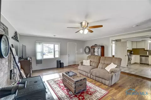 212 E Walnut St, Van Buren, OH 45889 photo 7