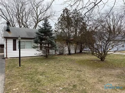 226 Dickens Dr, Toledo, OH 43607 photo 1