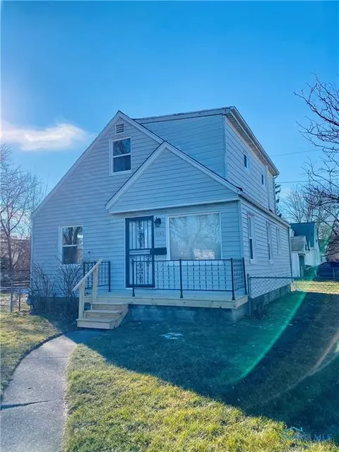 3263 Blackstone Dr, Toledo, OH 43608 photo 2