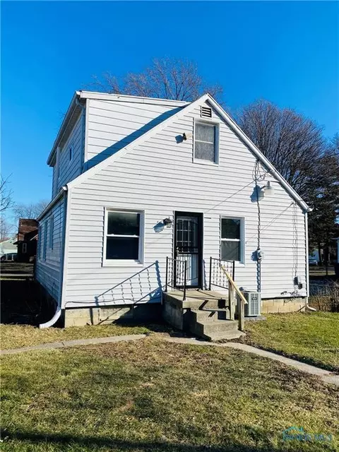 3263 Blackstone Dr, Toledo, OH 43608 photo 3