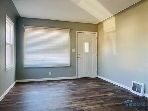 3263 Blackstone Dr, Toledo, OH 43608 photo 7