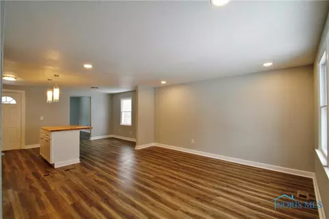4248 Foxchapel Rd, Toledo, OH 43607 photo 2