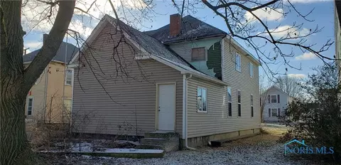 518 W Maple St, Willard, OH 44890 photo 2