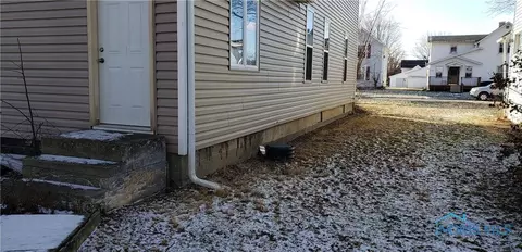 518 W Maple St, Willard, OH 44890 photo 3