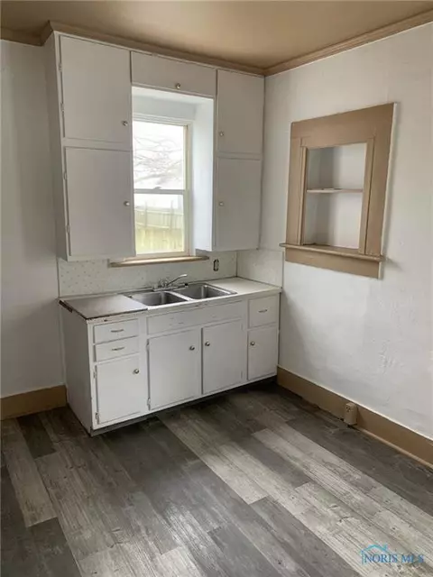 518 S Walnut St, Bryan, OH 43506 photo 3