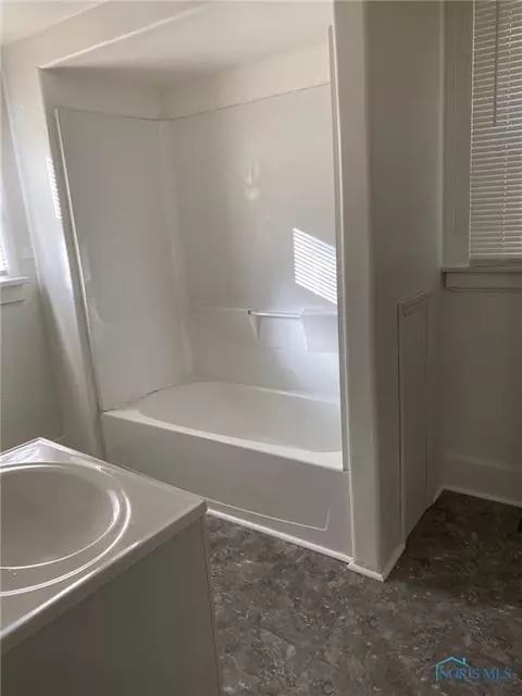 438 Everett St, Toledo, OH 43608 photo 7