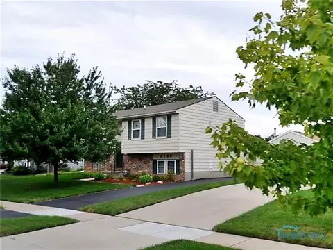 3159 Lantern Dr, Oregon, OH 43616 photo 1