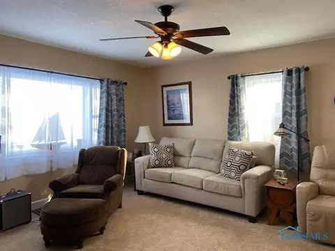 407 E Lima St, Findlay, OH 45840 photo 3