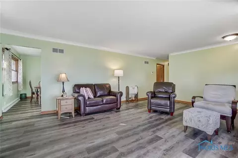 209 E Daisy St, Forest, OH 45843 photo 8