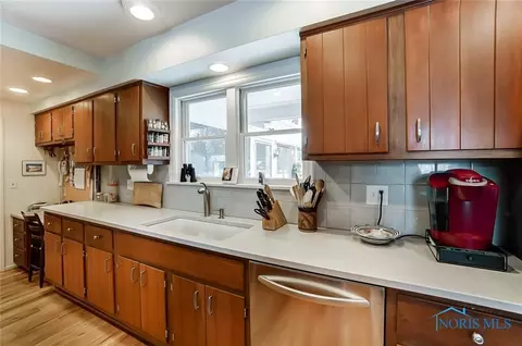 219 E Wayne St, Maumee, OH 43537 photo 10