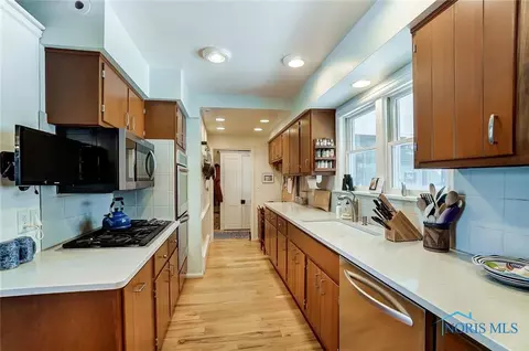 219 E Wayne St, Maumee, OH 43537 photo 11