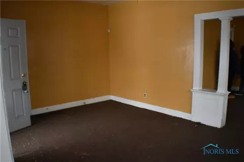1034 Tecumseh St, Toledo, OH 43607 photo 3