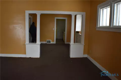 1034 Tecumseh St, Toledo, OH 43607 photo 2