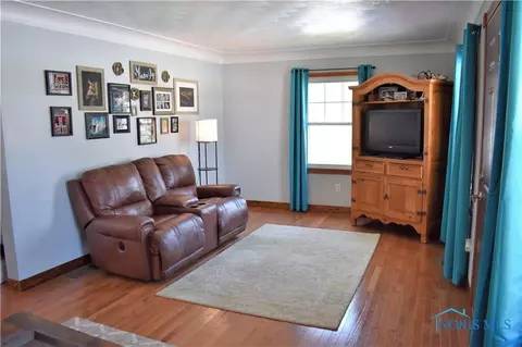 6320 Brown Rd, Oregon, OH 43616 photo 3
