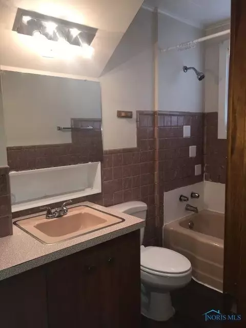 1317 Hamilton St, Toledo, OH 43607 photo 2