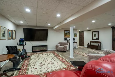 7301 Violet Ln, Maumee, OH 43537 photo 2