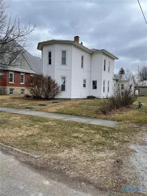 207 E Dixon St, Forest, OH 45843 photo 2