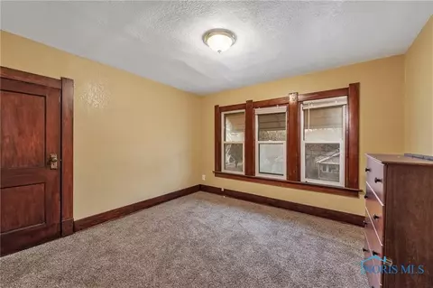 1207 Warwick Ave, Toledo, OH 43607 photo 4