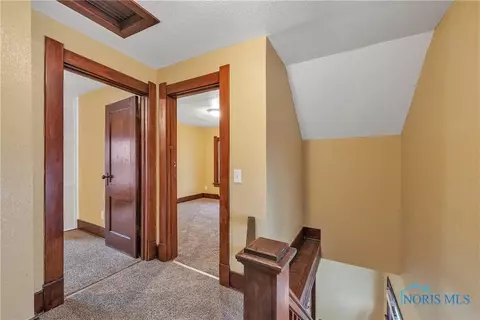 1207 Warwick Ave, Toledo, OH 43607 photo 2
