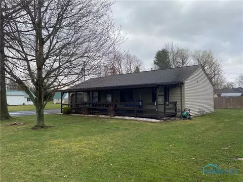 451 W Fairview St, Upper Sandusky, OH 43351 photo 2