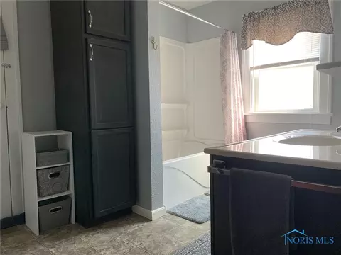 102 E 5th St, Genoa, OH 43430 photo 10