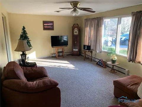 207 Center Cir, Bryan, OH 43506 photo 2